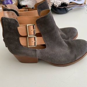 Korks booties size 9